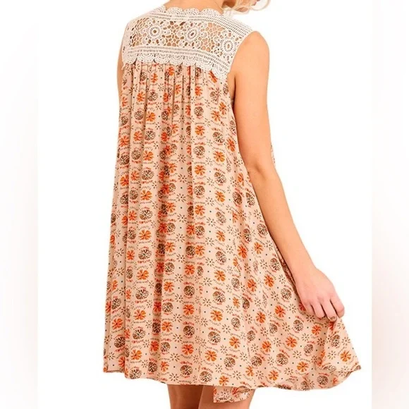 Umgee • Keyhole Swing Dress - Picture 2 of 13